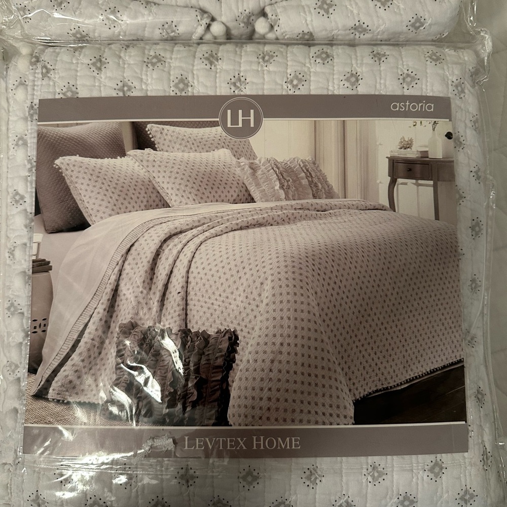Levtex Home Twin Quilt and Sham